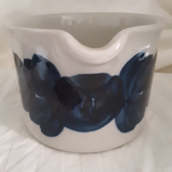 Arabia of Finland Anemone Blue Creamer - Picture 2 of 5